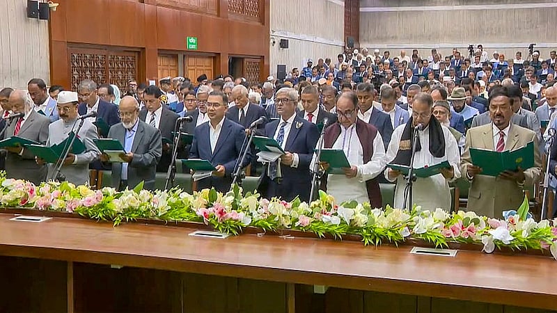 ১৭ ফেব্রুয়ারি শপথ নেন ত্রয়োদশ সংসদের সদস্যরা।