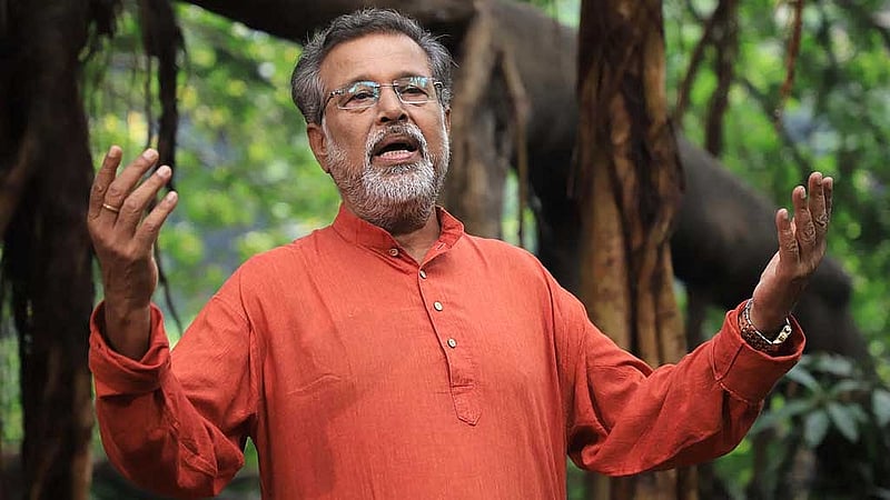 ম্যাগাজিন অনুষ্ঠান 'পাঁচফোড়নে' কিরণচন্দ্র রায়। ছবি: ফাগুন অডিও ভিশনের সৌজন্যে।  