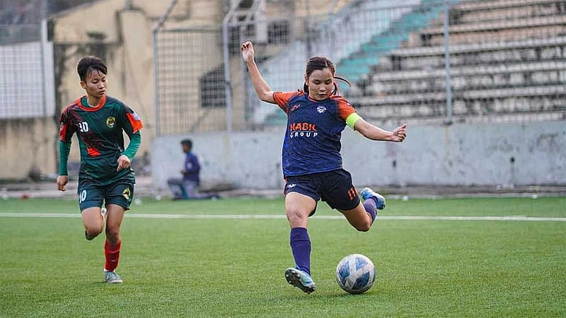দলের বড় জয়ে এক গোল করেছেন ঋতুপর্ণা চাকমা। ছবি: বাফুফে