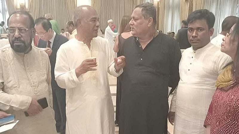 বঙ্গভবনে রাষ্ট্রপতির ঈদের শুভেচ্ছা অনুষ্ঠানে যোগ দেন স্বরাষ্ট্র উপদেষ্টা জাহাঙ্গীর আলম চৌধুরী।