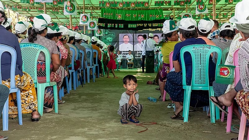 মান্দালয়ে নির্বাচনী প্রচারণা সমাবেশ। ছবি: বিবিসি 