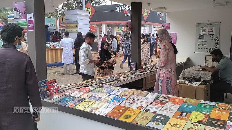 শুক্রবার সকাল থেকে দুপুর পর্যন্ত  মেলায় মানুষের খুব একটা ভিড় ছিল না।