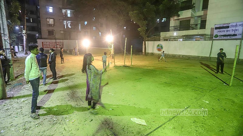 পুলিশের বরাদ্দ বাতিল করে তেঁতুলতলাকে মাঠ হিসেবে বরাদ্দ দেয়ায় কিছুটা জটিলতা দেখছেন ঢাকা জেলা প্রশাসনের ভূমি অধিগ্রহণ কর্মকর্তা মোছা. আকলিমা বেগম। 