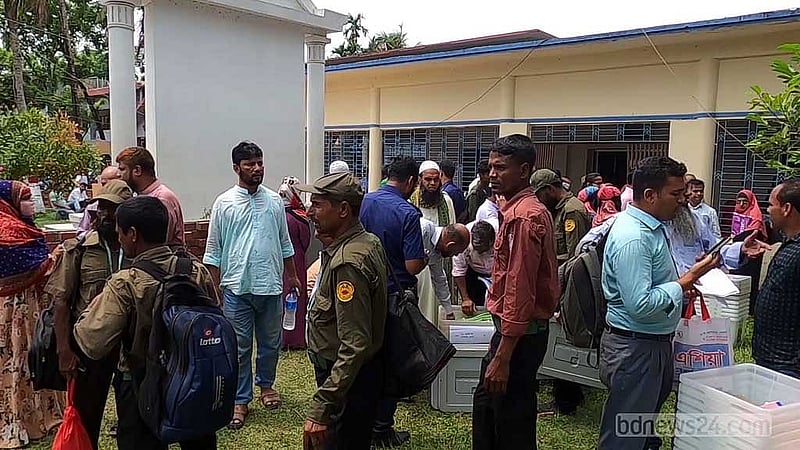 ভোটের সামগ্রী সোমবারই পৌঁছে দেওয়া হয়েছে কেন্দ্রে কেন্দ্রে