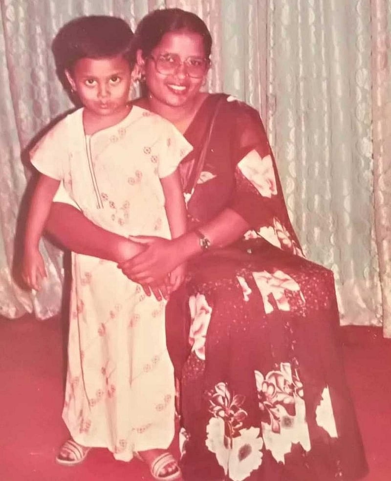 ছোটবেলায় মায়ের সঙ্গে ফারজানা আলী