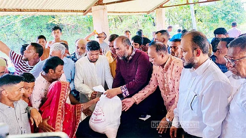 কোম্পানীগঞ্জ উপজেলায় বন্যার্তদের মাঝে সিলেট জেলা বিএনপির উদ্যোগে খাদ্য ও অর্থ সহায়তা দেওয়া হয়।