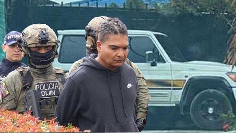 গ্রেপ্তারের পর ল্যারি চাঙ্গা। 