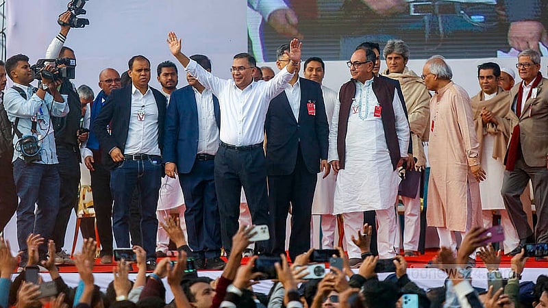 দেড় যুগের নির্বাসন শেষে ২০২৫ সালের ২৫ ডিসেম্বর দেশে ফেরার পর পূর্বাচলের সংবর্ধনা মঞ্চে তারেক রহমানের সঙ্গে বিএনপি ও শরিক দলের নেতারা। তাদের অনেকে তার মন্ত্রিসভায় থাকছেন বলে আলোচনা রয়েছে।