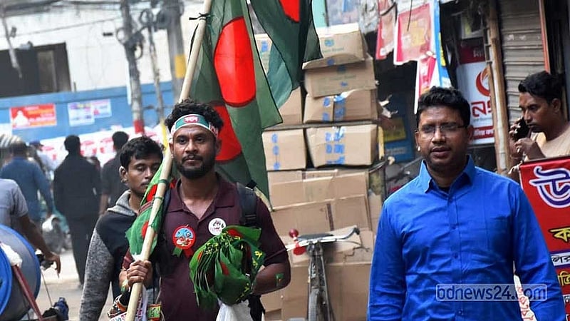১৬ ডিসেম্বর রাতেই গাজীপুরে ফিরবেন রোকন; আবার শুরু হবে ফেরি করে বেডশিট আর কাপড় বিক্রি।