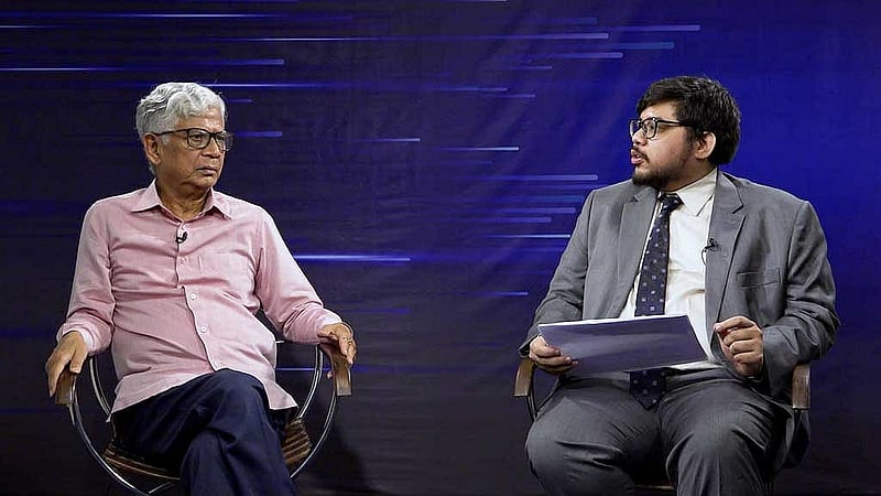 ইনসাইড আউটের ‍উপস্থাপক সৌমিক হাসীনের সঙ্গে সাবেক আইজিপি নুরুল হুদা। 