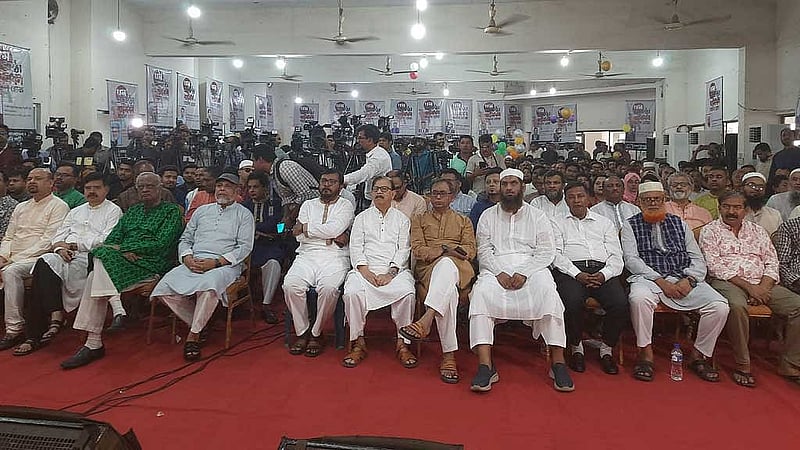 জাতীয় প্রেস ক্লাবে শুক্রবার এবি পার্টির প্রতিষ্ঠাবার্ষিকীর অনুষ্ঠানে বিভিন্ন রাজনৈতিক দলের নেতারাও উপস্থিত ছিলেন। 