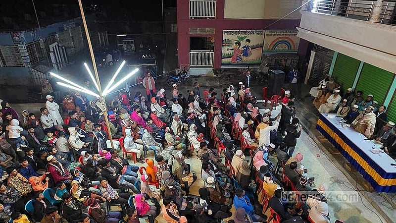 কুমিল্লা-৫ আসনে উঠান বৈঠকে ব্যস্ত সময় পার করছেন জামায়াত প্রার্থী মোবারক হোসেন।