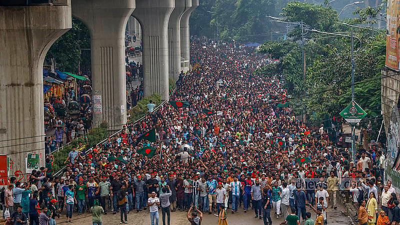 পুলিশ নিষেধ করলেও বিকালে শাহবাগ মোড়ে অবস্থান নেয় বিপুল সংখ্যক কোটা আন্দোলনকারী। পুলিশের বাধা ভেঙে তারা এগিয়েও যায়। তবে কোনো সংঘাত ঘটেনি।