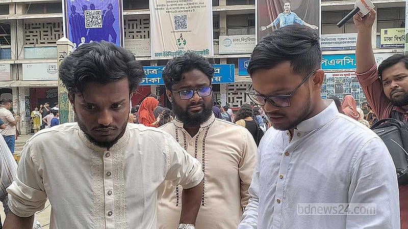 বৈষম্যবিরোধী ছাত্র সংসদ-বাগছাস সমর্থিত প্যানেলের ভিপি প্রার্থী আব্দুল কাদের এবং জিএস প্রার্থী আবু বাকের মজুমদার