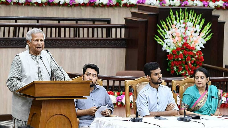 শিক্ষার্থীদের সঙ্গে মতবিনিময়ে বক্তব্য রাখছেন প্রধান উপদেষ্টা মুহাম্মদ ইউনূস।