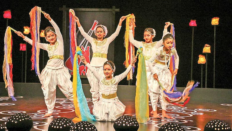 ‘নোঙর তোল তোল’ সাংস্কৃতিক অনুষ্ঠানের দৃশ্য। ছবি: দুরন্ত টিভির সৌজন্যে।