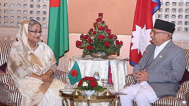 শেখ হাসিনা তখন বাংলাদেশের প্রধানমন্ত্রী, আর কেপি শর্মা ওলি নেপালের। ২০১৮ সালের ৩০ অগাস্ট, কাঠমান্ডুতে এক ফ্রেমে দুই নেতা, যাদের পতন ঘটেছে গণঅভ্যুত্থানে।