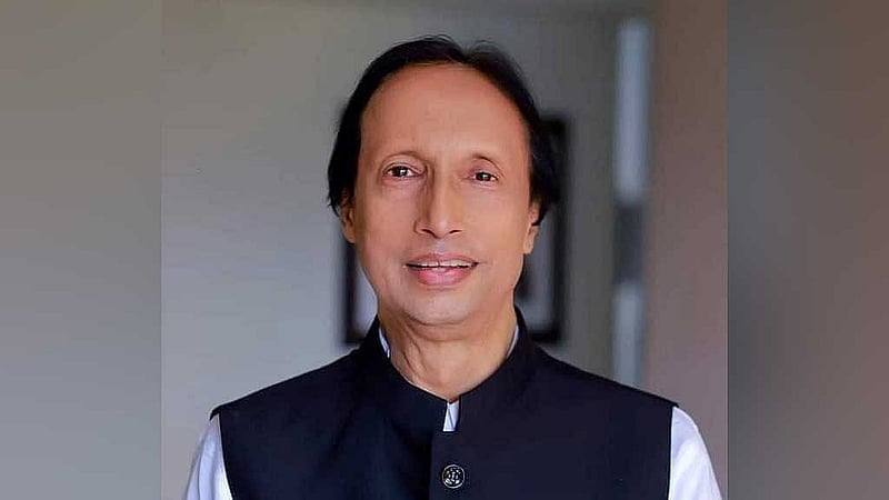 বাংলাদেশ সরকারি কর্মকমিশনের সাবেক চেয়ারম্যান মোহাম্মদ সাদিক। সৈয়দ আবেদ আলী গ্রেপ্তারের পর প্রচার পায় যে, তিনি সাদিকের গাড়িচালক ছিলেন। তবে এই তথ্য সঠিক নয়।