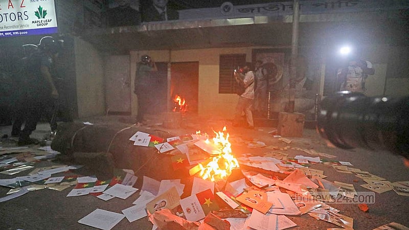 ৩০ অগাস্ট ২০২৫: রাজধানীর কাকরাইলে জাতীয় পার্টির (জাপা) কেন্দ্রীয় কার্যালয়ে সন্ধ্যায় হামলা চালায় একদল বিক্ষোভকারী। সেসময় ভবনে ভাঙচুর ও আগুন দেওয়া হয়।