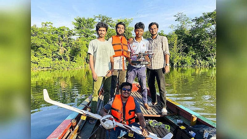 ছবি: রেপটরএক্স