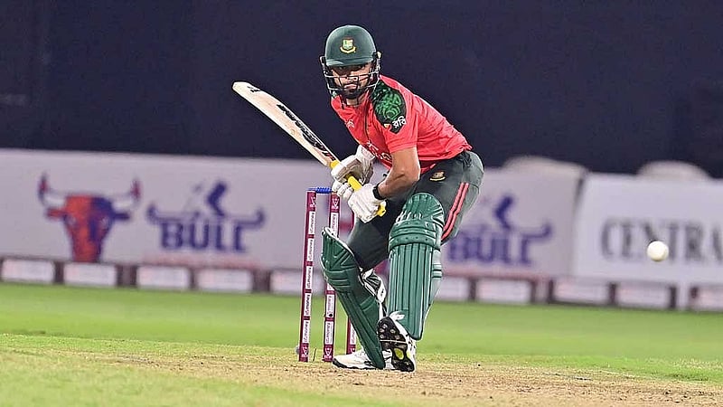 দুর্দান্ত ইনিংস খেলে জয়ের নায়ক সাইফ।  ছবি: এসিবি।