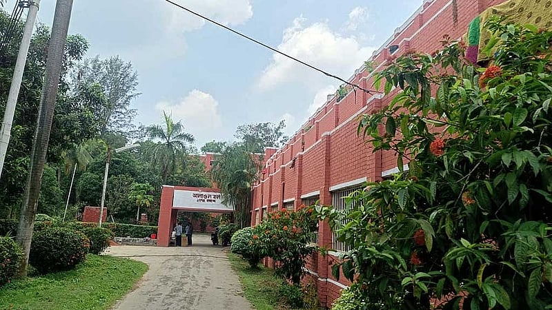 শিক্ষার্থী শূন্য চট্টগ্রাম বিশ্ববিদ্যালয়ের আলাওল হল।