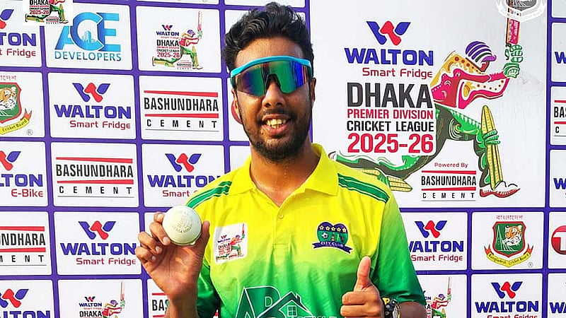 ক্যারিয়ার সেরা বোলিংয়ে ম্যাচ সেরা আব্দুল গাফ্ফার সাকলাইন। ছবি: বিসিবি