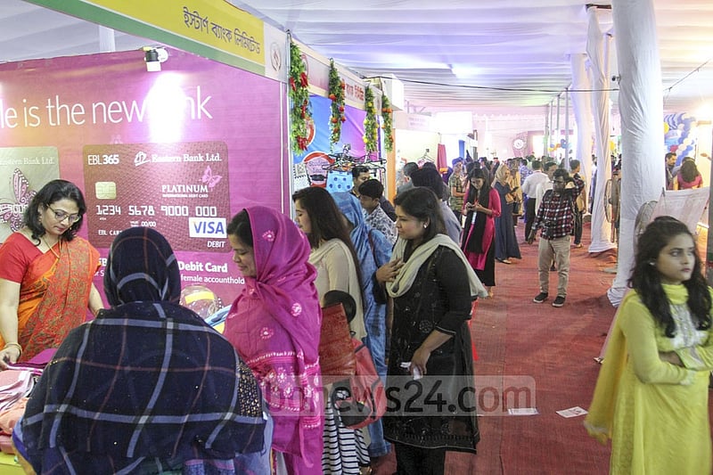 এসএমই খাতে ব্যাংক ঋণ পাওয়া কঠিন বলে উদ্যোক্তাদের অভিযোগ।