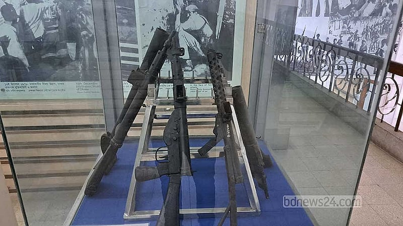মুক্তিযুদ্ধে ব্যবহৃত অস্ত্র।