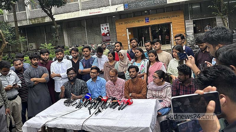 ডাকসু নির্বাচনে বাগছাসের প্যানেল ঘোষণা। এ নির্বাচন ঘিরে সংগঠন থেকে সরে দাঁড়ান কয়েকজন, সংগঠনের বাইরে গিরে প্রার্থী হন কয়েকজন। ফাইল ছবি