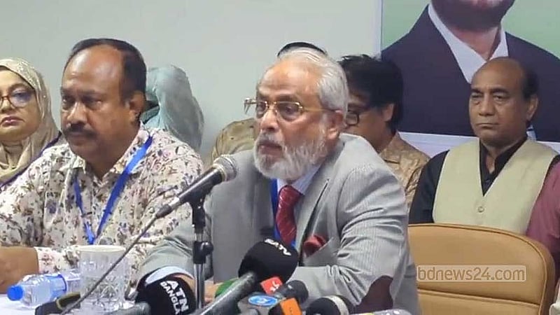 শনিবার বর্ধিত সভার প্রথম দিনে বক্তব্য দেন জাতীয় পার্টির চেয়ারম্যান জি এম কাদের। এসময় দলের মহাসচিব মুজিবুল হক চুন্নুও ছিলেন। 