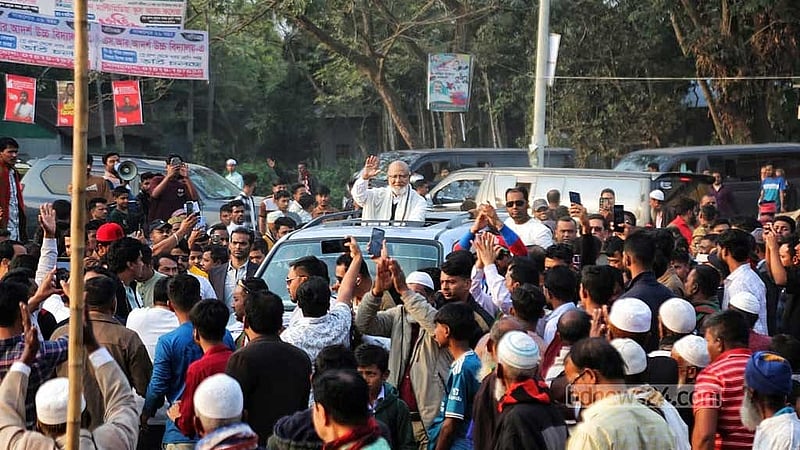 প্রচারে ব্যস্ত সময় পার করছেন কুমিল্লা-১ আসনের প্রার্থী খন্দকার মোশাররফ হোসেন।