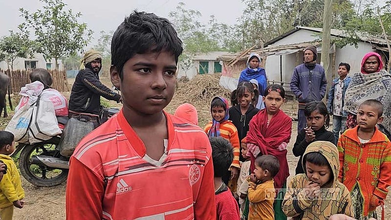 রসূলপুর চরের সরকারি আশ্রয়ণ প্রকল্পের কয়েকজন শিশু। 