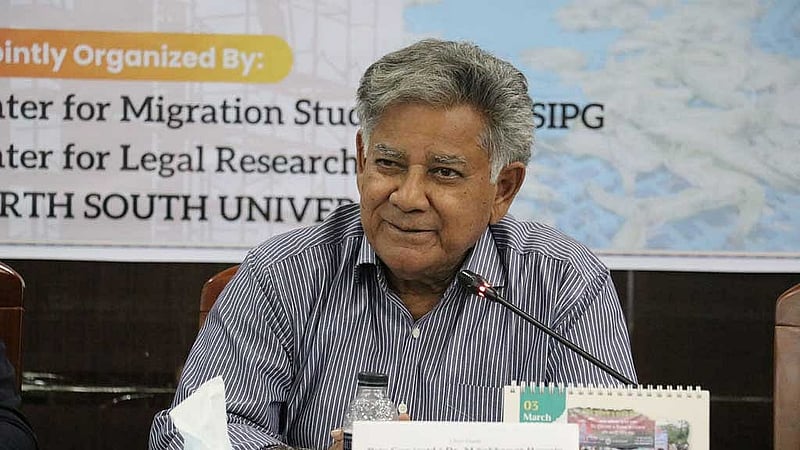 সংলাপে বক্তব্য দেন উপদেষ্টা এম সাখাওয়াত হোসেন।
