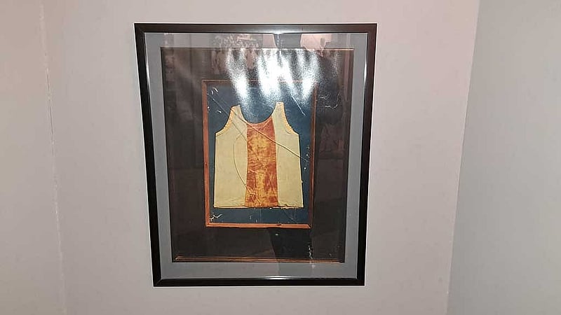 খুলনার বীর মুক্তিযোদ্ধা আবদুস সালাম খানের চার মাস বয়সের রেহানার জামা সংরক্ষিত আছে মুক্তিযুদ্ধ জাদুঘরে।