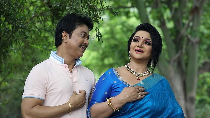 বিটিভিতে 'বৃত্তের বাইরে' অনুষ্ঠানটি প্রচার হবে ঈদের তৃতীয় দিন বেলা ১১টায়।