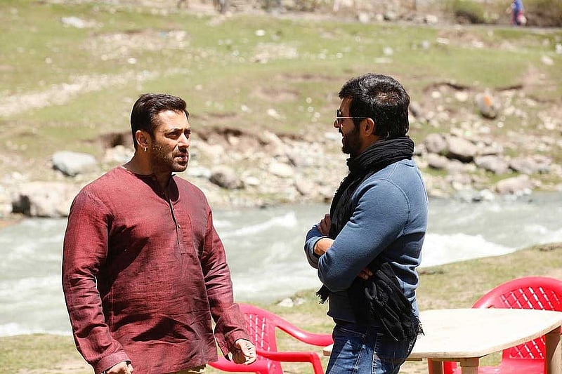 কবির লিখেছেন, “গেল ১০ বছরে পুরো বিশ্ব থেকে সিনেমাটি যে ভালোবাসা পেয়েছে, তাতে আমি অভিভূত।”