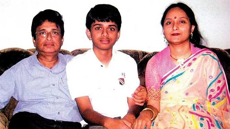 মা-বাবার সঙ্গে ত্বকী।