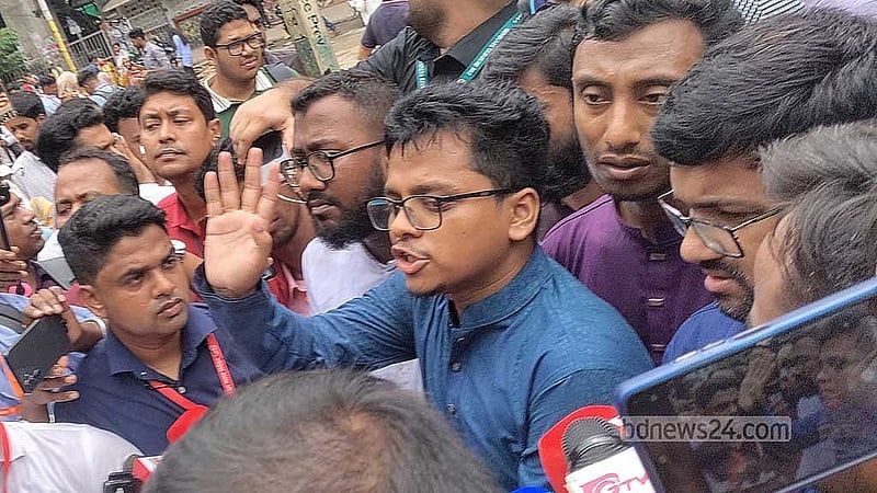 ছাত্রশিবিরের জিএস প্রার্থী এস এম ফরহাদও।