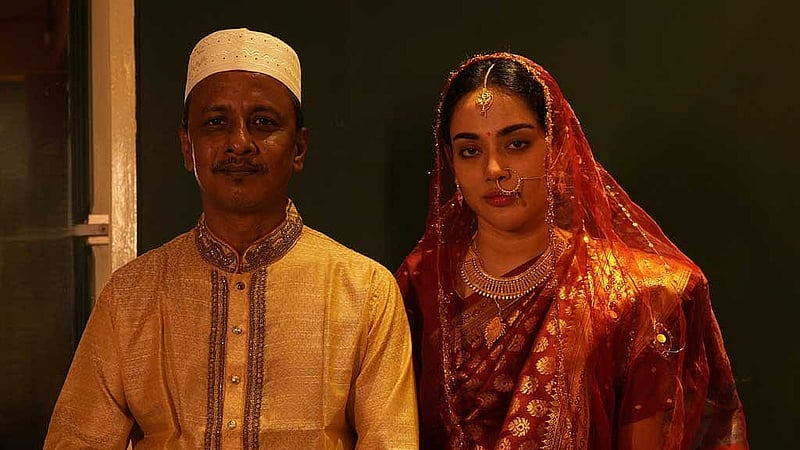 ওয়েব ফিল্ম 'আমলনামার' দৃশ্যে তমা মির্জা ও কামরুজ্জামান কামু, ছবি: চরকির সৌজন্যে।