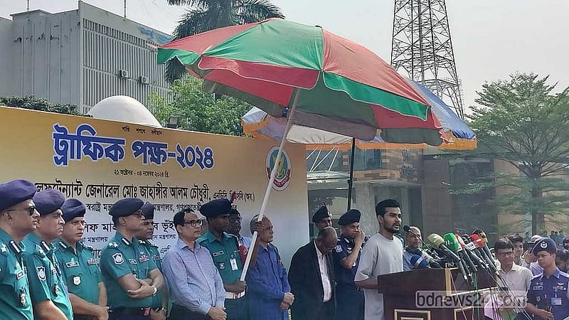 ট্রাফিক পক্ষের উদ্বোধনী অনুষ্ঠানে যুব ও ক্রীড়া এবং শ্রম ও কর্মসংস্থান উপদেষ্টা আসিফ মাহমুদ সজীব ভূঁইয়া।
