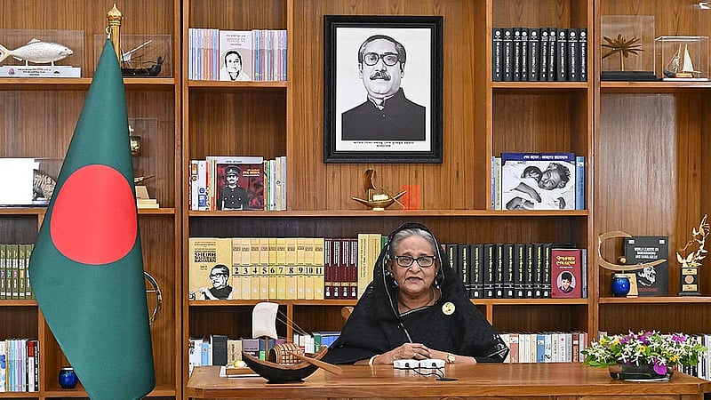 গত ১৭ জুলাই জাতির উদ্দেশে ভাষণে এসে প্রধানমন্ত্রী শেখ হাসিনা শিক্ষার্থীদের শান্ত থাকার অনুরোধ করেন। ১৬ জুলাই সহিংসতার ঘটনা তদন্তে বিচারবিভাগীয় তদন্ত কমিশন গঠনের ঘোষণাও দেন। তবে পরদিন কমপ্লিট শাটডাউন কর্মসূচিকে ঘিরে সহিংসতা আরও ছড়িয়ে যায়।