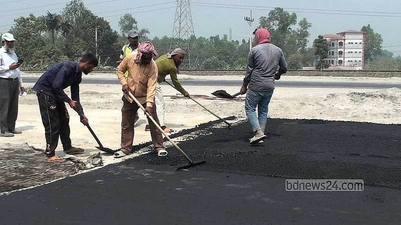 টাঙ্গাইলের এলেঙ্গা থেকে যমুনা সেতু পর্যন্ত চার লেন সড়কের কাজ এখনো শেষ হয়নি।