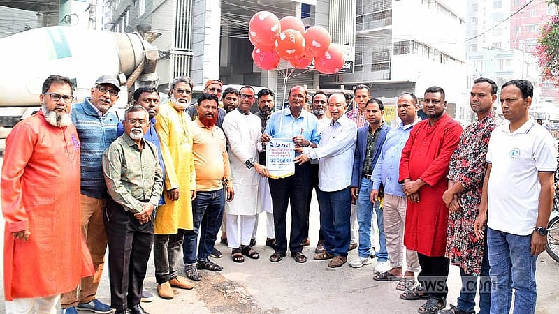 বেলুন-ফেস্টুন উড়িয়ে মাসব্যাপী প্রদর্শনীর উদ্বোধন করেন রাজশাহীর আহ্ছানিয়া মিশন বিজ্ঞান ও প্রযুক্তি বিশ্ববিদ্যালয়ের প্রকৌশল অনুষদের ডিন অধ্যাপক ইকবাল মতিন।