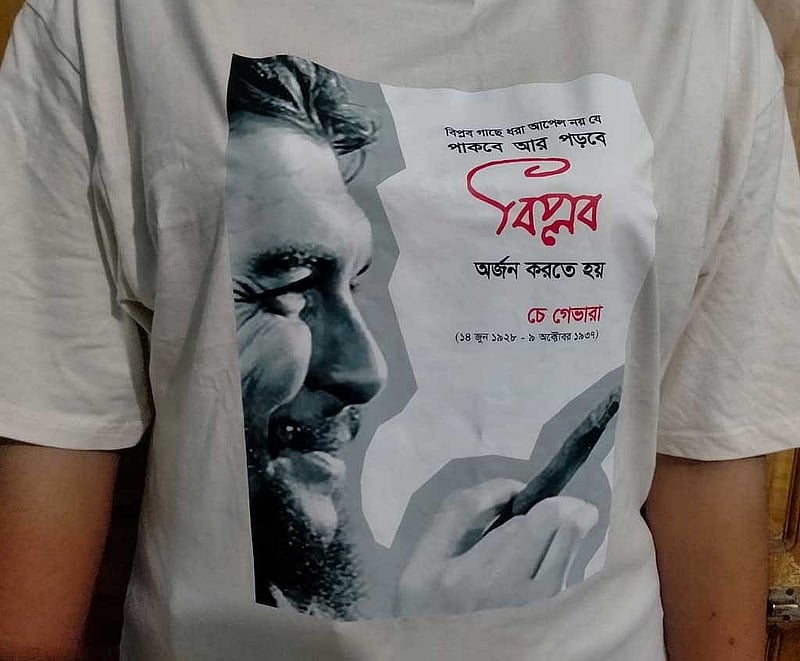 টিশার্ট থেকে বিপ্লবস্পন্দিত বুকের গভীরে পৌঁছে যান চে।