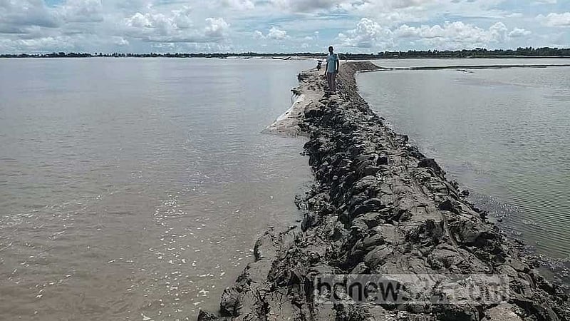 এই বাঁধ কী করে ঠেকাবে জলোচ্ছ্বাস!