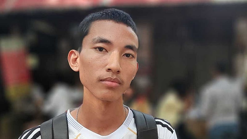 মনোবিজ্ঞান বিভাগের ছাত্র জিনাস চাকমা।