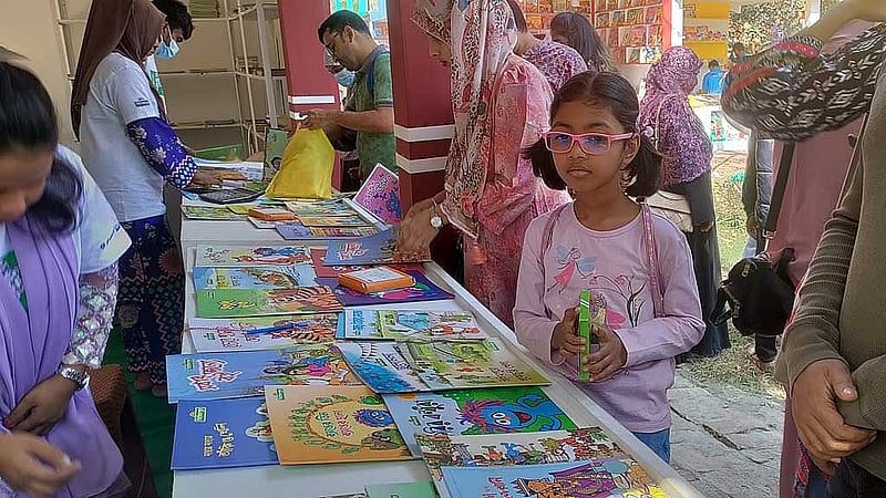 এবার অমর একুশে বইমেলায় ইকরি-হালুমদের ছাড়াই চলছে শিশুপ্রহর