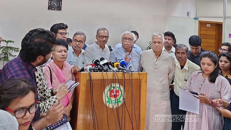 গেল বছর ফেব্রুয়ারিতে ইসির সঙ্গে বৈঠকে জাতীয় নির্বাচনের আগে স্থানীয় সরকার নির্বাচনের বিপক্ষে মত দিয়েছিল বাম গণতান্ত্রিক জোটের নেতারা। সংসদ নির্বাচনের পর এবার স্থানীয় সরকারের ভোট নিয়ে দলগুলোতে আলোচনা শুরু হয়েছে।