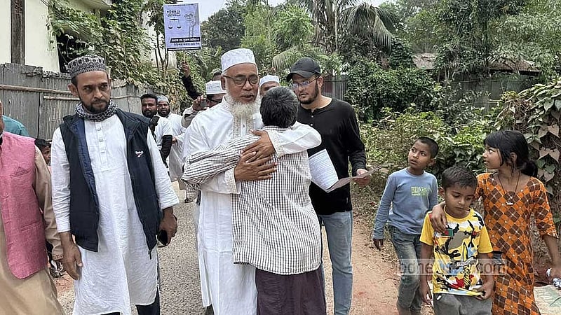 নির্বাচনি প্রচারে বিএনপির প্রার্থী সারোয়ার আলমগীর।
